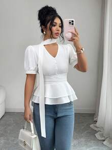 Rafferiza 女士优雅系带领荷叶边下摆泡泡袖衬衫，修身V领，夏季 - 白色 - 查看 7