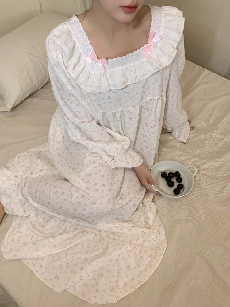 Dazy Plus Plus Size Women Elegant Contrast Lace & Ditsy Floral Loose Long Sleeve Flare Sleeve Nightgown, Spring/Summer