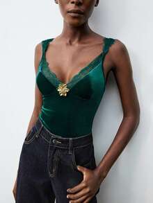 Màu xanh lá cây đậm