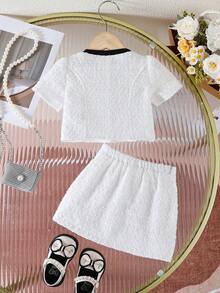 SHEIN Conjunto de 2 piezas para niña bebé: blusa de tweed tejido con botones de perlas falsas y decoración de lazo, talla grande una falda - Elegante conjunto de 2 piezas para uso diario, estilo francés elegante y señorial, de vuelta al colegio, atuendos estilosos, combinación a juego mamá e hija. Conjunto de 2 piezas para niña bebé de estilo vintage blanco para niña de 2 años, uniforme escolar para niña - Blanco - Ver 5