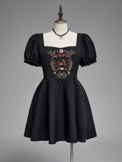 ROMWE Goth Gotisk stil broderad fjäril, kanin, taggväxt, stjärna och svamp plus size-klänning, svart puffärmad kort plus size-klänning