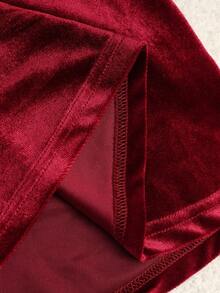 Chiquease Gaun Natal Elegan Warna Burgundy Model A-Line dengan Kerah Tegak, Lengan Panjang Berenda Semi-Transparan, dan Hem Mengembang dengan Aksen Jala Kontras - Burgundy - View 6