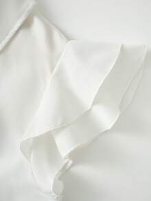 少女夏季单件白色衬衫，柔软舒适，翻领设计，配有可拆卸蝴蝶结装饰、小泡泡袖和荷叶边下摆。适合休闲和办公场合穿着，兼具学院风。这款中东风格衬衫是返校和旅行的理想之选。休闲衬衫。休闲白色上衣，蝴蝶结衬衫，小白衬衫，荷叶边袖衬衫，带蝴蝶结的白色上衣。 - 白色 - 查看 3