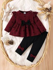SHEIN 新生儿秋/春季棕色柔软爱心印花黑色蝴蝶结针织泡泡袖套头衫搭配黑色蝴蝶结修身裤两件套，适合外出、休闲、运动、圣诞派对等场合。 - 酒紅色 - 查看 6