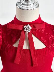 SHEIN 可爱少女休闲简约修身华丽优雅立领镂空腰部A字连衣裙，适合外出、日常生活、上学、旅行、度假以及春夏季节穿着。 - 紅色 - 查看 2
