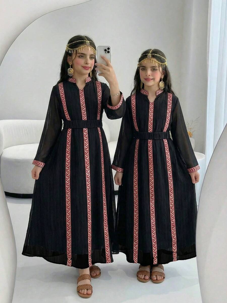 SHEIN Traditional Arab Abaya Dress, Girls Long Robe With Red & White Geometric Decoration, Combining Modern And Traditional Design, Comfortable And Suitable For Festivals, Celebrations And Formal Occasions - Green - View 1