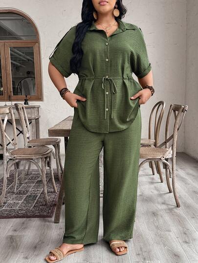 EMERY ROSE Büyük beden kadınlar için yakalı, cepli, belden bağlamalı, bol kesimli düz paçalı gömlek ve pantolon takımı; günlük kullanım ve işe gidip gelme için rahat ve çok yönlü bir günlük kıyafet.