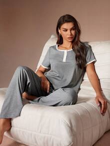 Lazeform مجموعة ملابس نسائية كاجوال من البلوزة ذات الرقبة الطاقم والأكمام القصيرة والبنطلون الطويل، مناسبة للنوم أو الارتداء الخارجي - رمادي غامق - مشاهدة 5