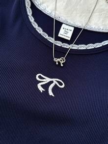 SHEIN Camiseta casual de estilo universitario para adolescentes, de manga corta, con cuello de puntilla, cintura fruncida y bordado, en color azul marino de punto acanalado - azul real - Ver 5