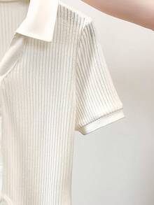 GlowEve Áo thun nữ tay ngắn màu trơn, cài một hàng cúc, kiểu dáng thường ngày, chất liệu gân nổi. - trắng - Xem 3