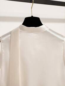 Franclia 优雅系带白色缎面无袖衬衫，新款春夏衬衫 - 杏色 - 查看 5