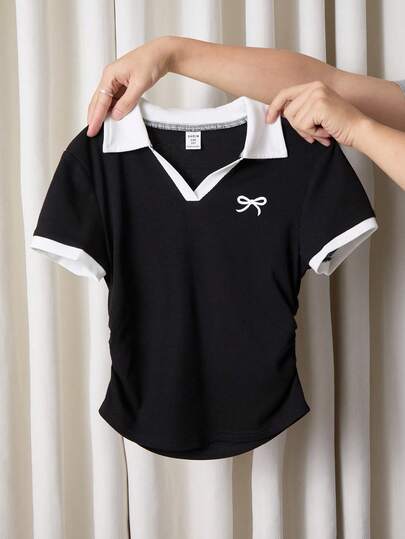 SHEIN Camiseta casual de manga corta con cuello en V y cuello a contraste, con estampado de lazo y color a contraste para niña preadolescente