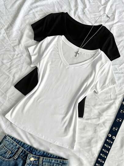 Koreansk stil, slim fit, v-ringad, kortärmad t-shirt för flickor, svart & vit i alla matchande färger, mjuk & hudvänlig med bekvämt fall, kan bäras ensam för en minimalistisk look eller som lager under jackor, ett mångsidigt basplagg i sommargarderoben.