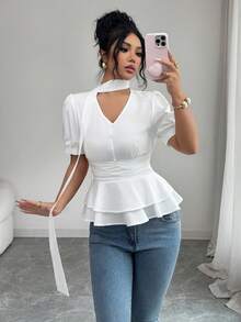 Rafferiza 女士优雅系带领荷叶边下摆泡泡袖衬衫，修身V领，夏季 - 白色 - 查看 8