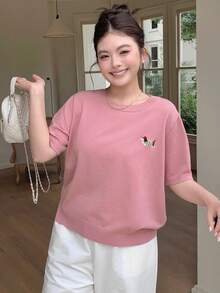 Dazy Plus 卡通动物刺绣圆领短袖粉色加大码女式春夏针织上衣 - 玫紅色 - 查看 6