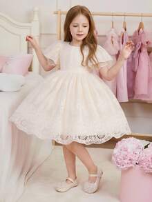 Glamorique Kids Đầm dự tiệc midi màu mơ thanh lịch cho bé gái với cổ tròn và tay phồng, đầm midi dự tiệc màu trắng ngà cho bé gái, cổ tròn, tay phồng lửng, gấu xòe, chất liệu jacquard, thích hợp mặc hàng ngày, đầm công chúa cho bé gái, đầm, thời trang xuân/hè 26, mềm mại, lễ hội, đầm màu mơ, trang phục mùa hè, đầm mùa hè, vải organza jacquard lễ hội, đầm dạ hội, đầm jacquard thanh lịch, thích hợp cho các bữa tiệc sang trọng và các dịp đặc biệt ở Trung Đông, Châu Âu và Mỹ. - Màu be - Xem 1