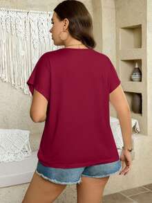 SHEIN LUNE Plus Size Women's Solid Color Round Neck Short Sleeve Asymmetric Hem Casual T-Shirt Plus Size Solid Color T Shirt Wine Red Top Dark Red Tops Long T Shirt For Women Plus Size Oversized T Shirt, Going Out Tops - Burgundy - View 2