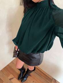 Aloruh 女士优雅通勤纯色立领灯笼袖衬衫 - 墨綠色 - 查看 4