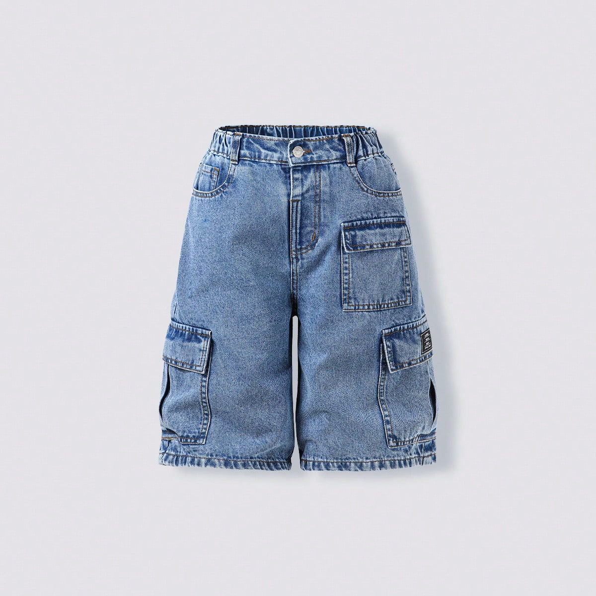 Pantalones cortos vaqueros de mezclilla azul claro lavada versátiles para niños preadolescentes, corte holgado con bolsillos cargo