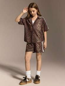 SHEIN Sparklyn Conjunto de ropa informal de estilo coreano con estampado de leopardo para niñas preadolescentes, incluye blusa de manga corta y shorts, para primavera/verano - Rojo y blanco - Ver 2