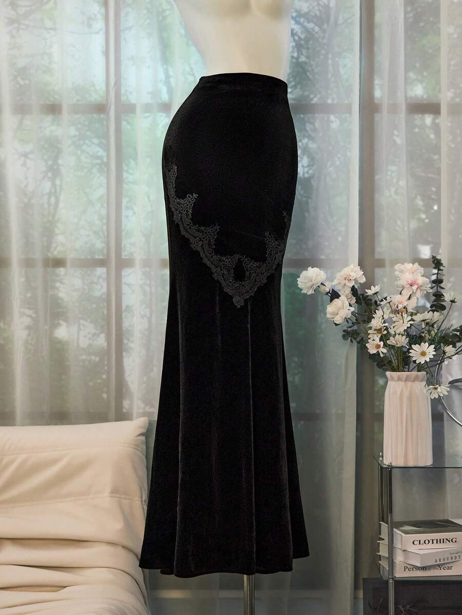 SHEIN 女士朋克风纯色性感紧身蕾丝拼接天鹅绒鱼尾长裙 - 黑色 - 查看 1