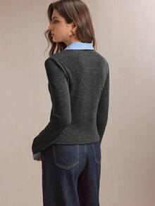 BizChic 2026 春季新款领口和袖口条纹撞色拼接前襟纽扣仿羊绒针织上衣，优雅百搭，适合派对、都市通勤和职场穿着。