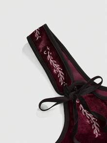 ROMWE Goth 春夏哥特暗黑风刺绣飞蛾撞色宫廷方领紧身丝绒背心 - 紅色 - 查看 3