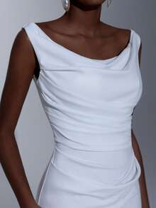 Elitara Elegant Romantic French Maiden Style Deep V-Neck Pleated Mermaid Hem Women's Wedding Dress, Banquet Gown, Evening Dress - White - View 8