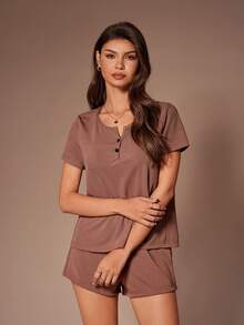 Lazeform 女士休闲V领纽扣装饰睡衣套装，短袖短裤家居服，也可外出穿着 - 咖啡棕 - 查看 3