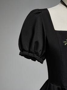 ROMWE Đầm cỡ lớn màu đen tay phồng thêu họa tiết bướm, thỏ, cây gai, ngôi sao và nấm theo phong cách Gothic. - màu đen - Xem 7