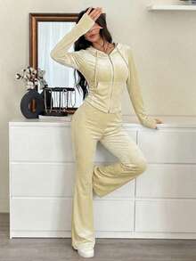 SHEIN EZwear Bộ đồ nữ 2 món gồm áo hoodie và quần dài bằng nhung màu trơn, kiểu dáng thường ngày, thích hợp cho mùa xuân/hè. - Màu be - Xem 4