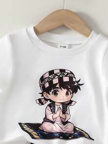 SHEIN 3件套男婴套装，中东节日风格，夏季卡通印花短袖上衣搭配无腰带长裤，含帽子配饰，三件套，适合日常穿着、户外玩耍、上学、度假——可爱，适合家庭休闲、运动和聚会。 - 黑色 - 查看 7