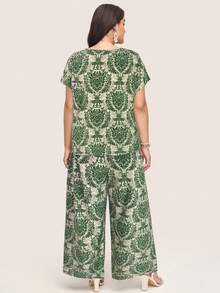 SHEIN LUNE 大尺碼女款植物印花V領短袖上衣與寬腿褲休閒兩件套 夏季女款褲裝套裝 度假穿搭套裝 波希米亞風女款小個子波希米亞褲裝套裝 波希米亞風女款穿搭套裝 - 綠色 - 查看 2