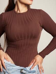 Lupita Cardoza 女士纯色圆领长袖休闲罗纹连体衣 - 巧克力棕 - 查看 3