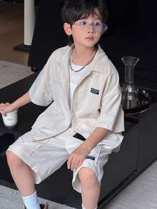 两件套男童休闲韩版短袖衬衫短裤套装，适合通勤、上学、日常休闲穿着、运动、春夏穿着。 - 杏色 - 查看 6