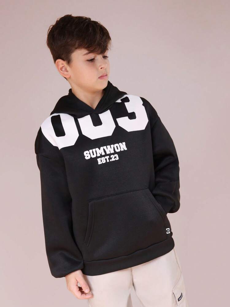 ナンバープリント入りフード付きスウェットシャツ