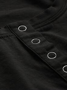 DAZY Camiseta crop unicolor con botón delantero - Negro - Ver 3