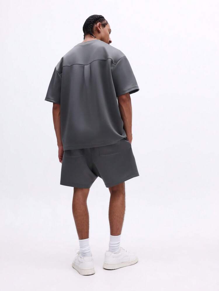 Completo t-shirt e pantaloncini larghi