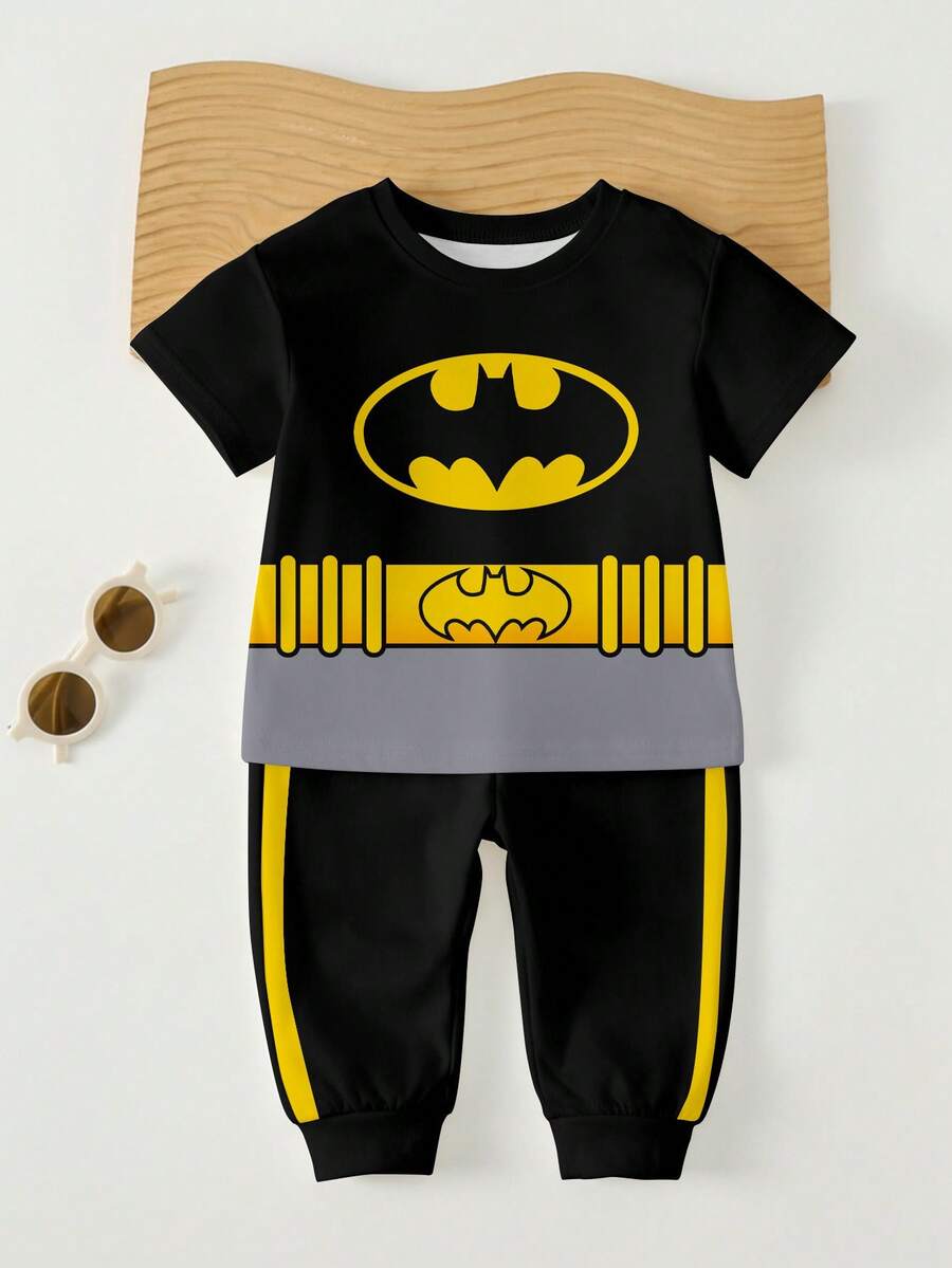 BATMAN X SHEIN 两件套男婴宽松休闲运动套装，舒适经典Logo及腰带图案短袖T恤和长裤套装，适合春夏穿着 - 彩色 - 查看 1