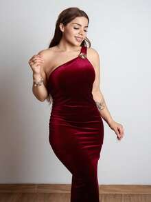 Lupita Cardoza Vestido largo de mujer vintage elegante con un hombro y volantes plisados en el bajo - Burdeos - Ver 5