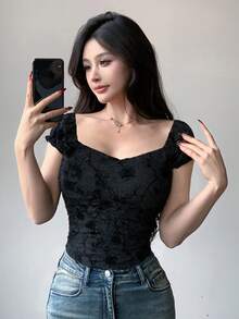 DAZY 女士方领植绒亮面纹理面料修身短袖度假风T恤可爱上衣 - 黑色 - 查看 4