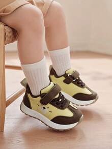 Cozy Pixies Một đôi giày thể thao trẻ em màu vàng nâu phối hợp thêu hình gấu, đế mềm, dễ thương và thoải mái, phù hợp cho mọi mùa, dành cho bé trai. - Vàng nhạt - Xem 2