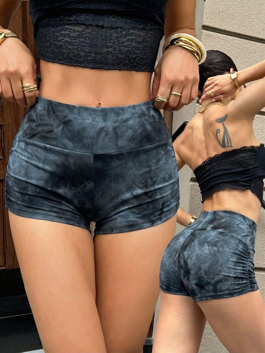 SHEIN EZwear 扎染褶皱弹力腰带休闲短裤 女式高腰短裤 提臀短裤 褶皱短裤 扎染短裤 女式短裤 高腰女式短裤 休闲女式短裤 - 黑與白 - 查看 1