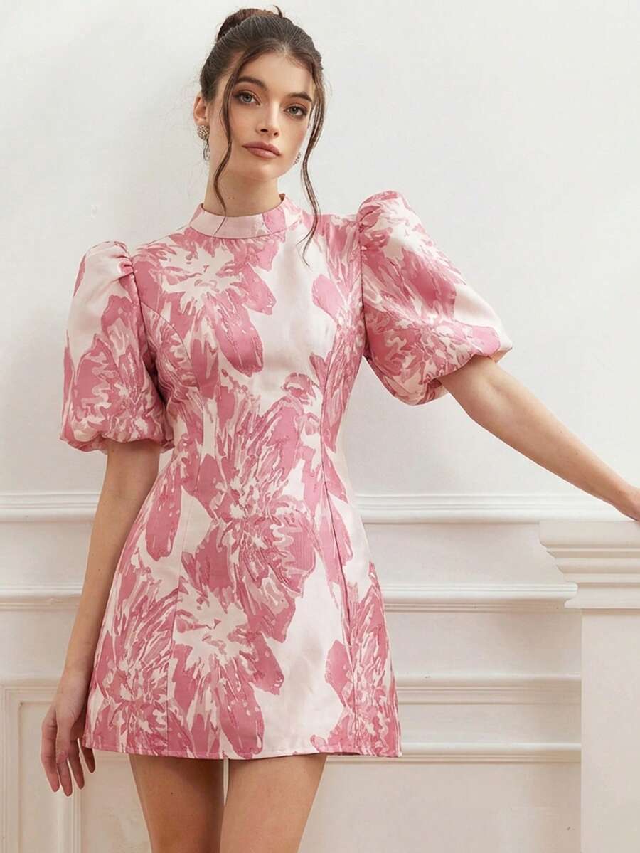 Revavyn 时尚高端撞色设计，黑色底色搭配紫红色提花面料，优雅法式贵族风格，泡泡袖收腰简约女式短袖迷你连衣裙 - 粉色 - 查看 1