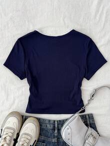 SHEIN Camiseta casual de estilo universitario para adolescentes, de manga corta, con cuello de puntilla, cintura fruncida y bordado, en color azul marino de punto acanalado - azul real - Ver 2