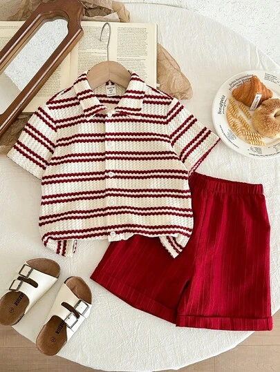 LMoss Kids LMoss Boys' Knitted Red Striped Shirt And Solid Color Woven Shorts Two-Piece Set, Striped Pattern, Casual And Stylish.