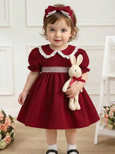 SHEIN 女婴春季泡泡袖彼得潘领甜美蕾丝拼接精致A字公主裙，颜色衬托肤色，精致且性价比高，适合派对和外出穿着。