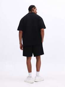 SUMWON Kursivschrift bestickte Hemd-und-Shorts-Koordinationsset, Sommerurlaubs-Resort-Wear, einfarbiges Outfit - Schwarz - Übersicht 4
