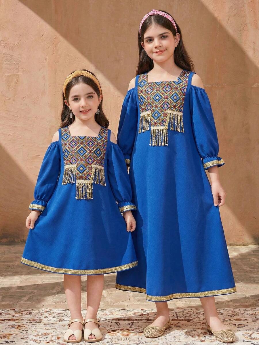SHEIN 女童碎花图案长袍,优雅复古花卉刺绣,休闲简约传统长袖阿拉伯风格连衣裙,适合春夏穿着,优雅端庄长袖连衣裙,祈祷长袍,轻盈舒适,休闲穿着,度假风,端庄长袍,女童长袍,女童连衣裙,蓝色长款连衣裙 - 藍色 - 查看 1