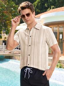 Manfinity Swimmode 男士夏季条纹短袖纽扣休闲衬衫 - 卡其色 - 查看 1